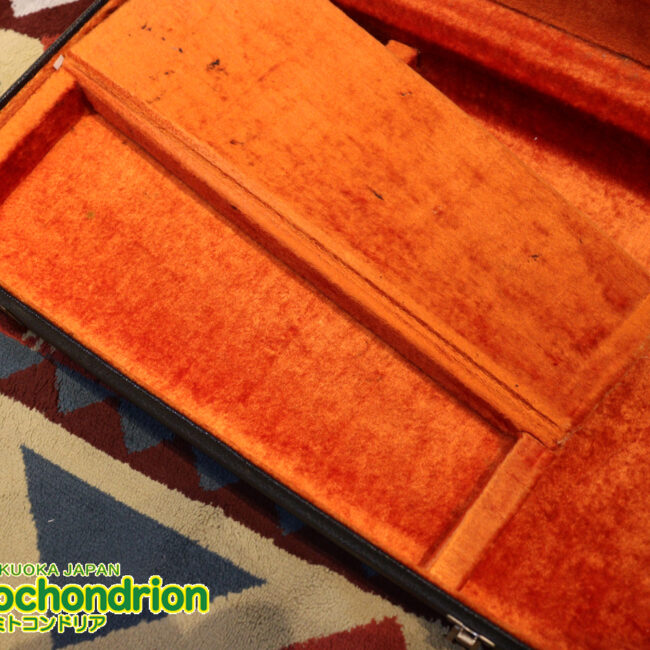 ロゴが取れてしまっていますが、1970年代中期のハードケースです！