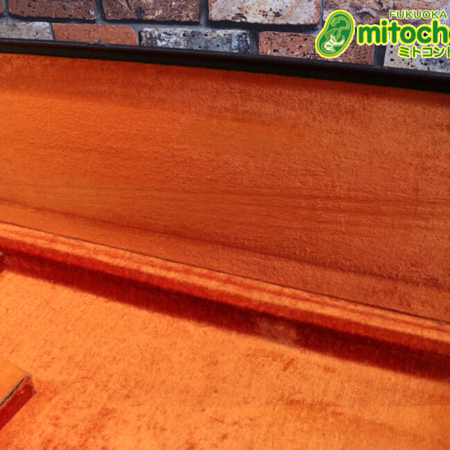 ロゴが取れてしまっていますが、1970年代中期のハードケースです！