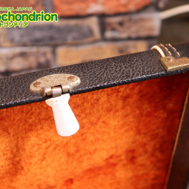 ロゴが取れてしまっていますが、1970年代中期のハードケースです！