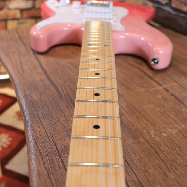 これからギターを始めたい方にもお勧め！ピンクバースト！