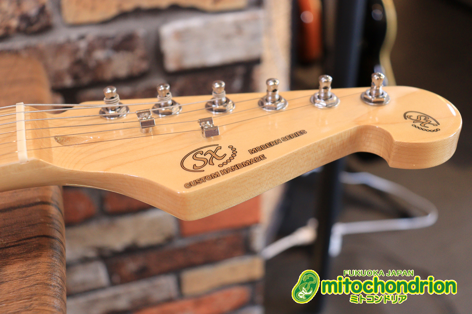 これからギターを始めたい方にもお勧め！ピンクバースト！