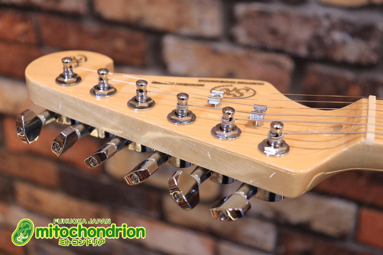 これからギターを始めたい方にもお勧め！ピンクバースト！