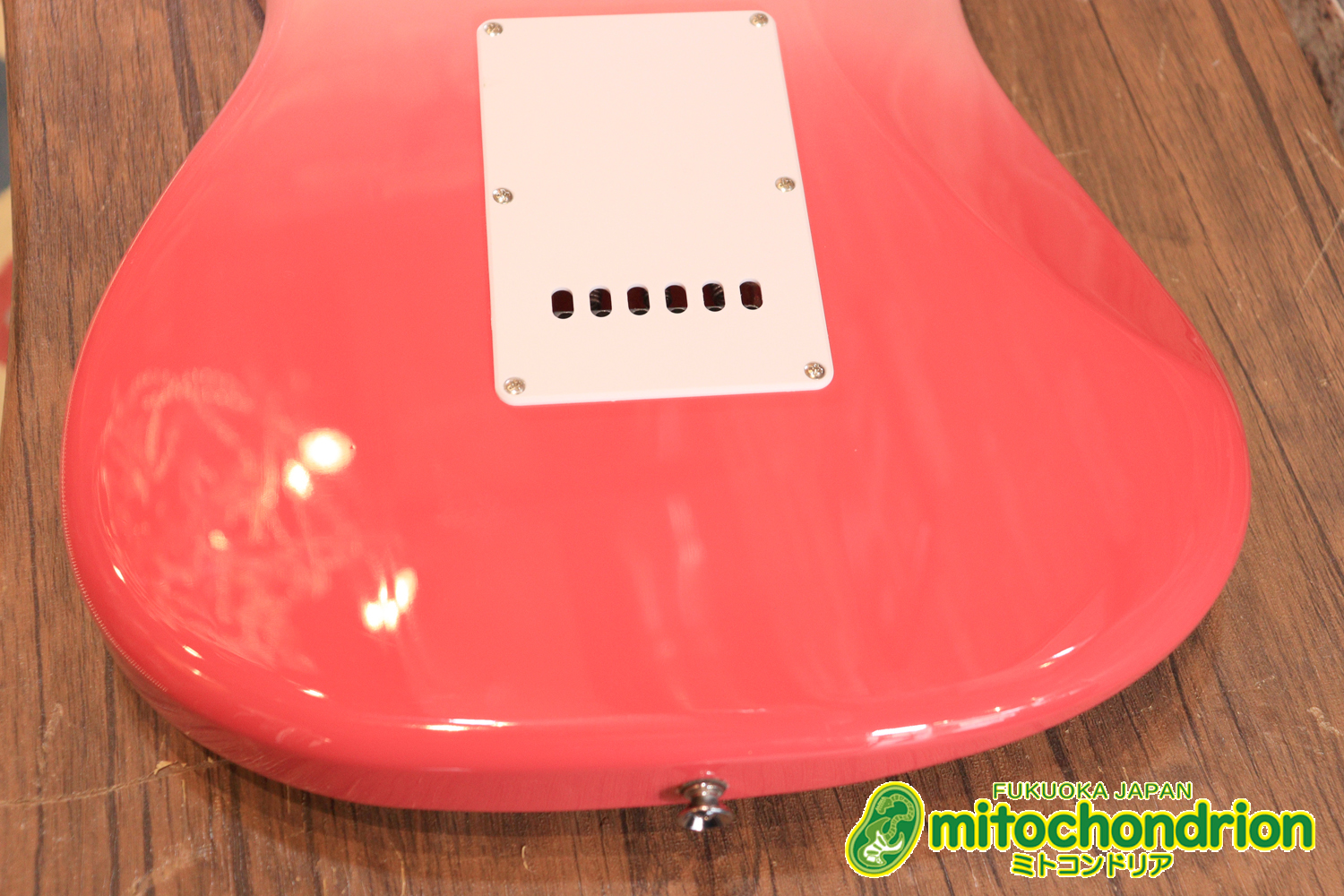 これからギターを始めたい方にもお勧め！ピンクバースト！