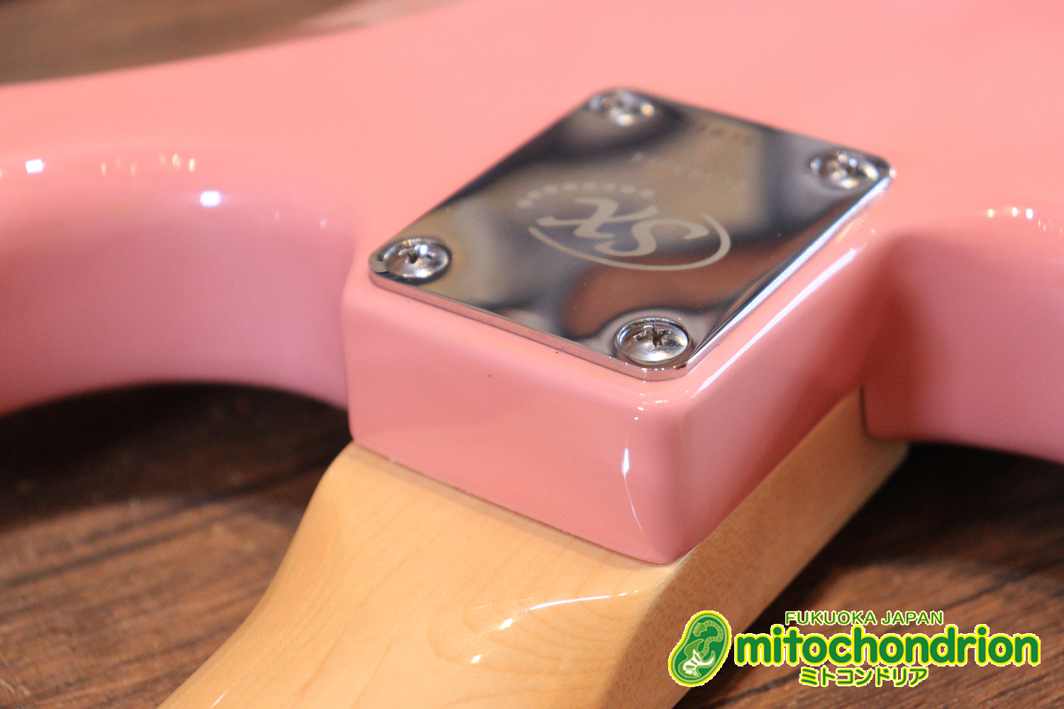 これからギターを始めたい方にもお勧め！ピンクバースト！