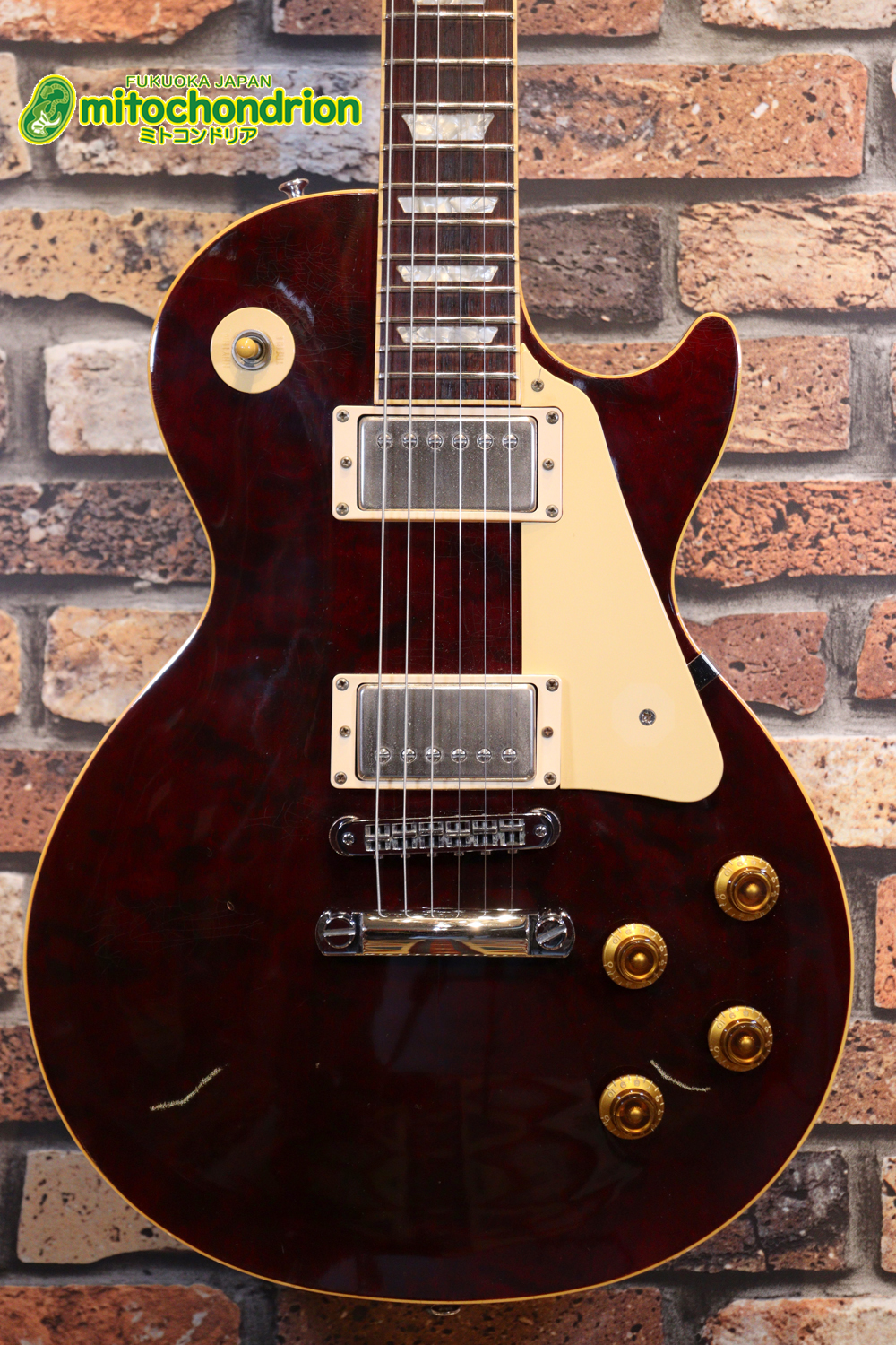 ボディートップがキルトメイプルっぽい木目のレスポールスタンダードです！