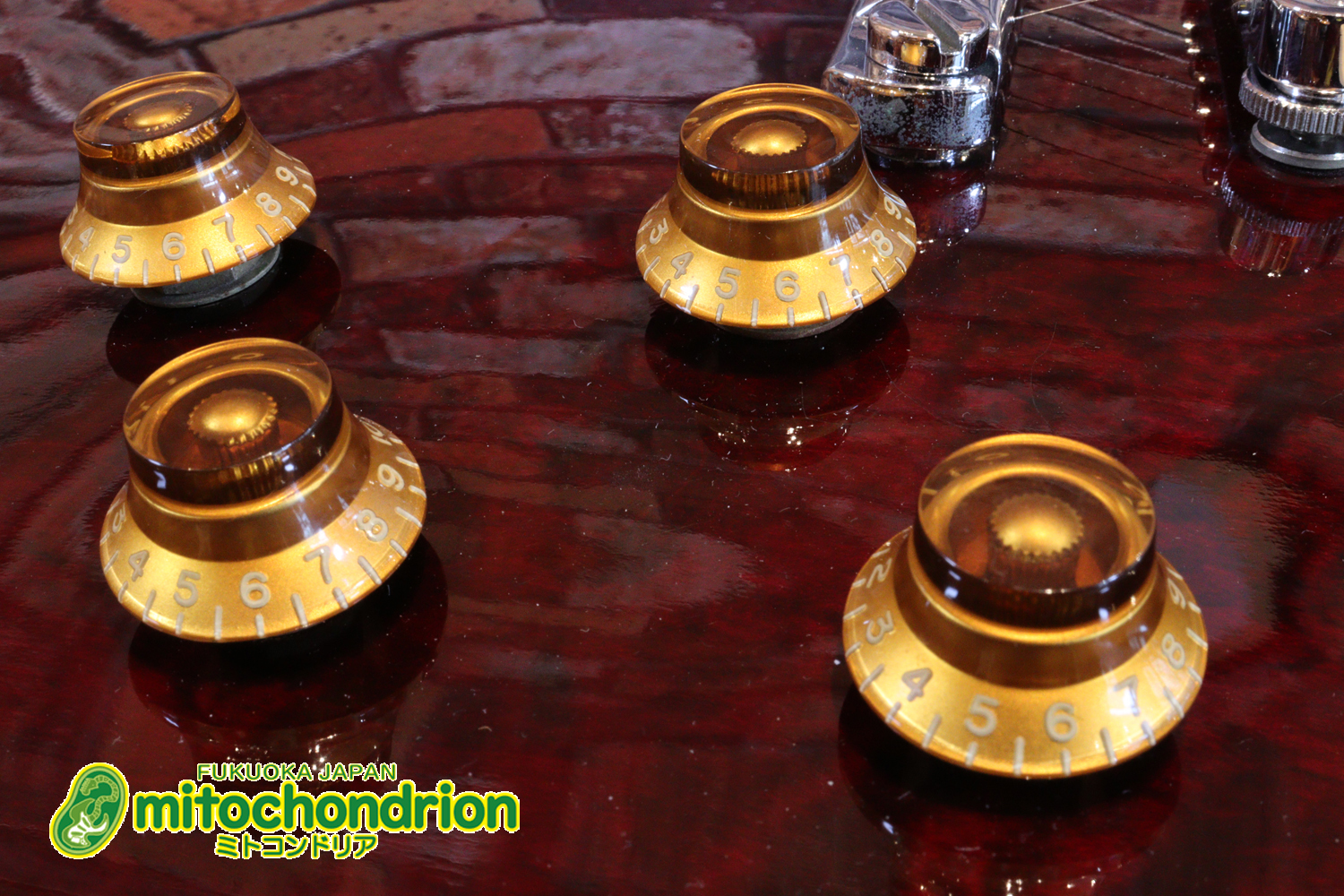 ボディートップがキルトメイプルっぽい木目のレスポールスタンダードです！