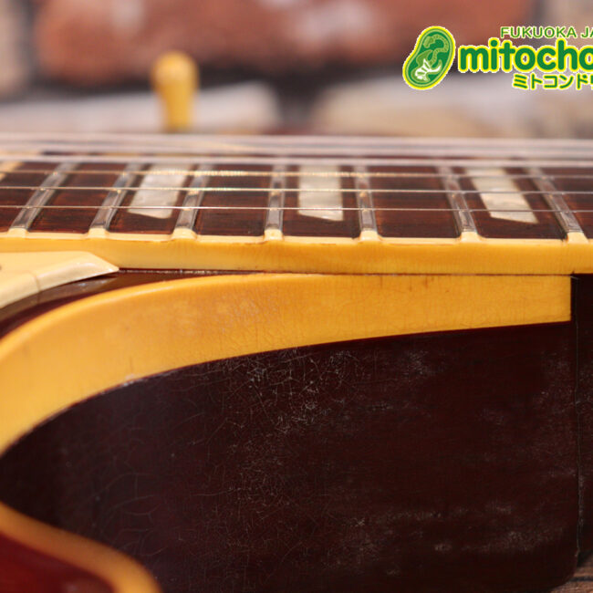 ボディートップがキルトメイプルっぽい木目のレスポールスタンダードです！