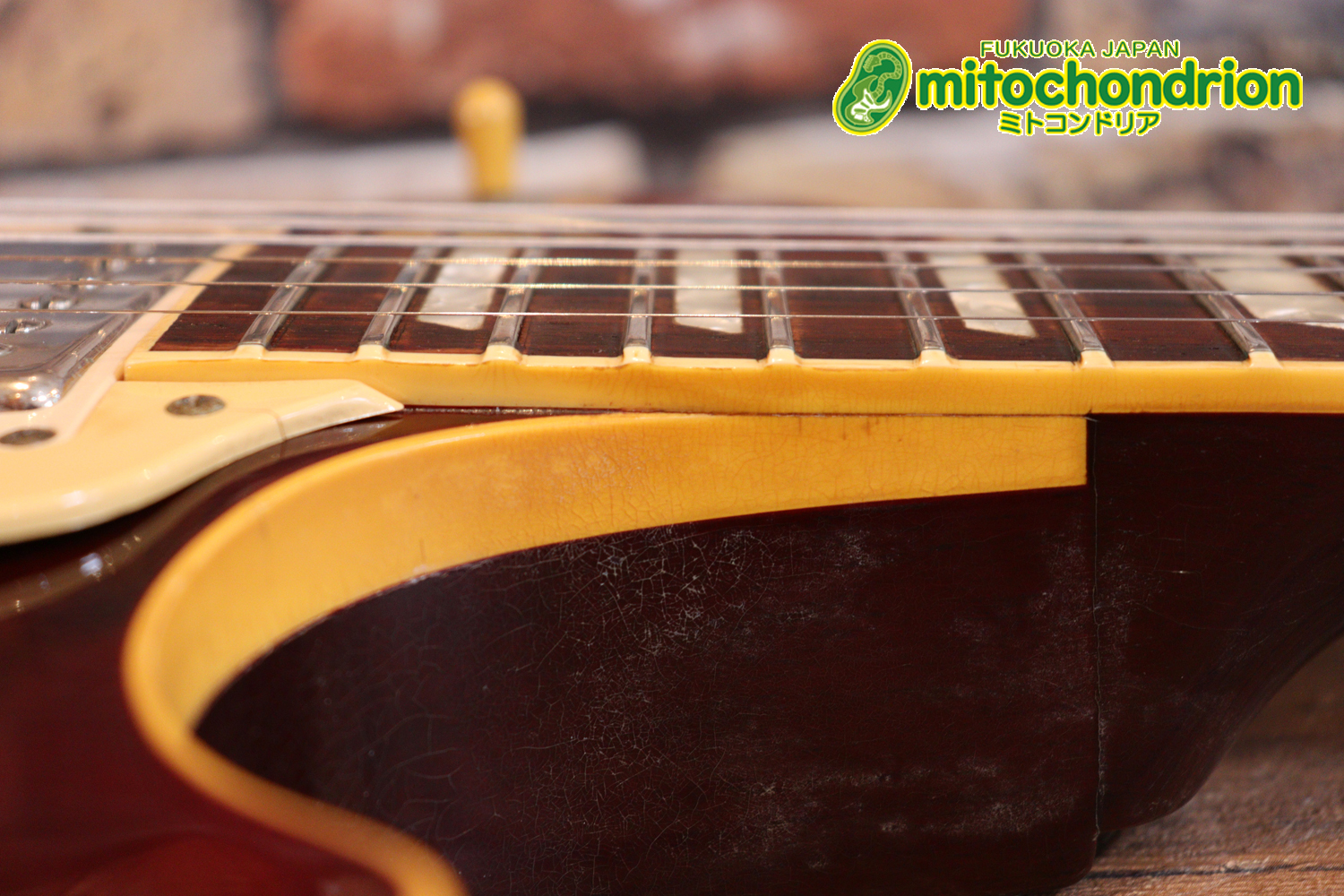 ボディートップがキルトメイプルっぽい木目のレスポールスタンダードです！