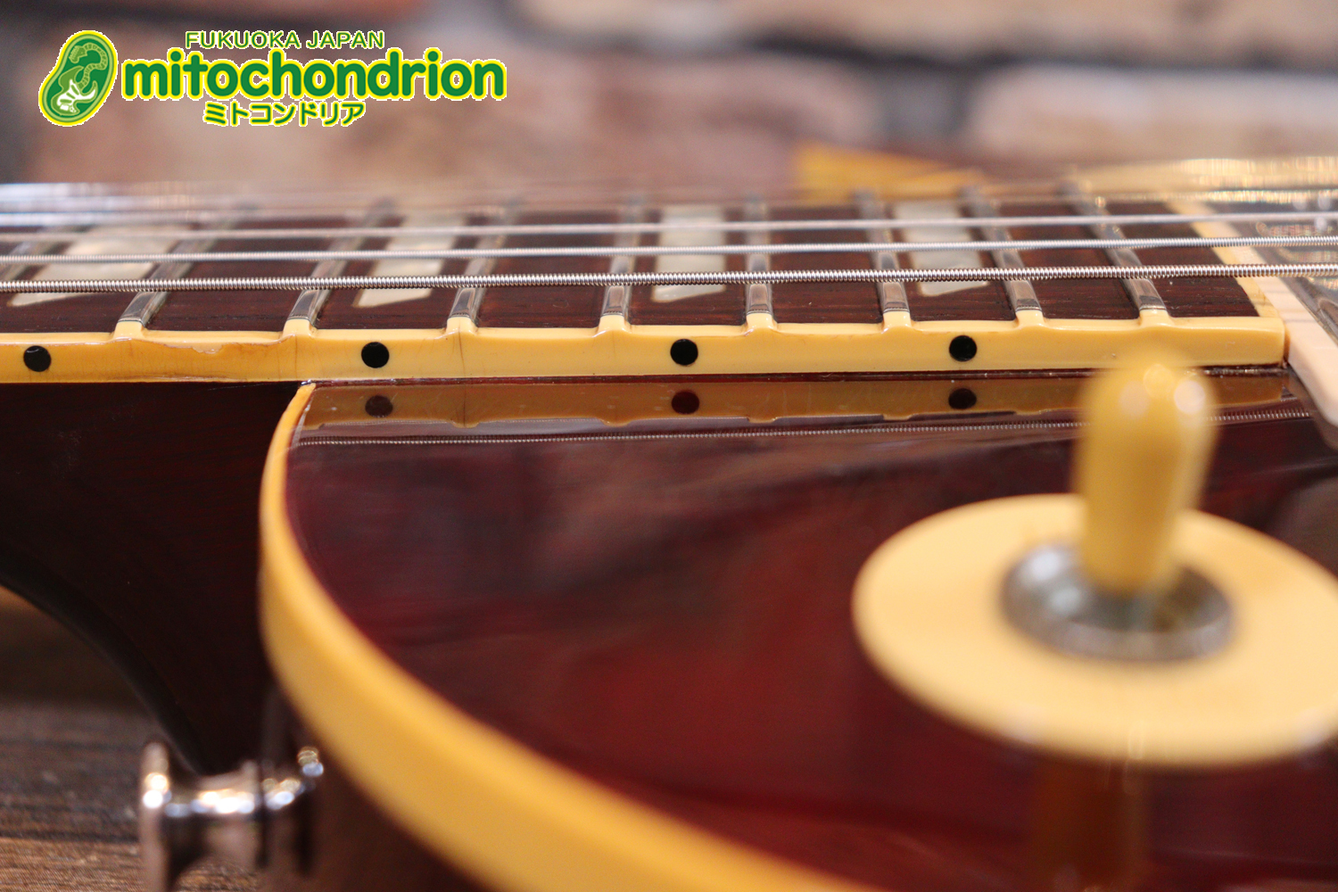 ボディートップがキルトメイプルっぽい木目のレスポールスタンダードです！