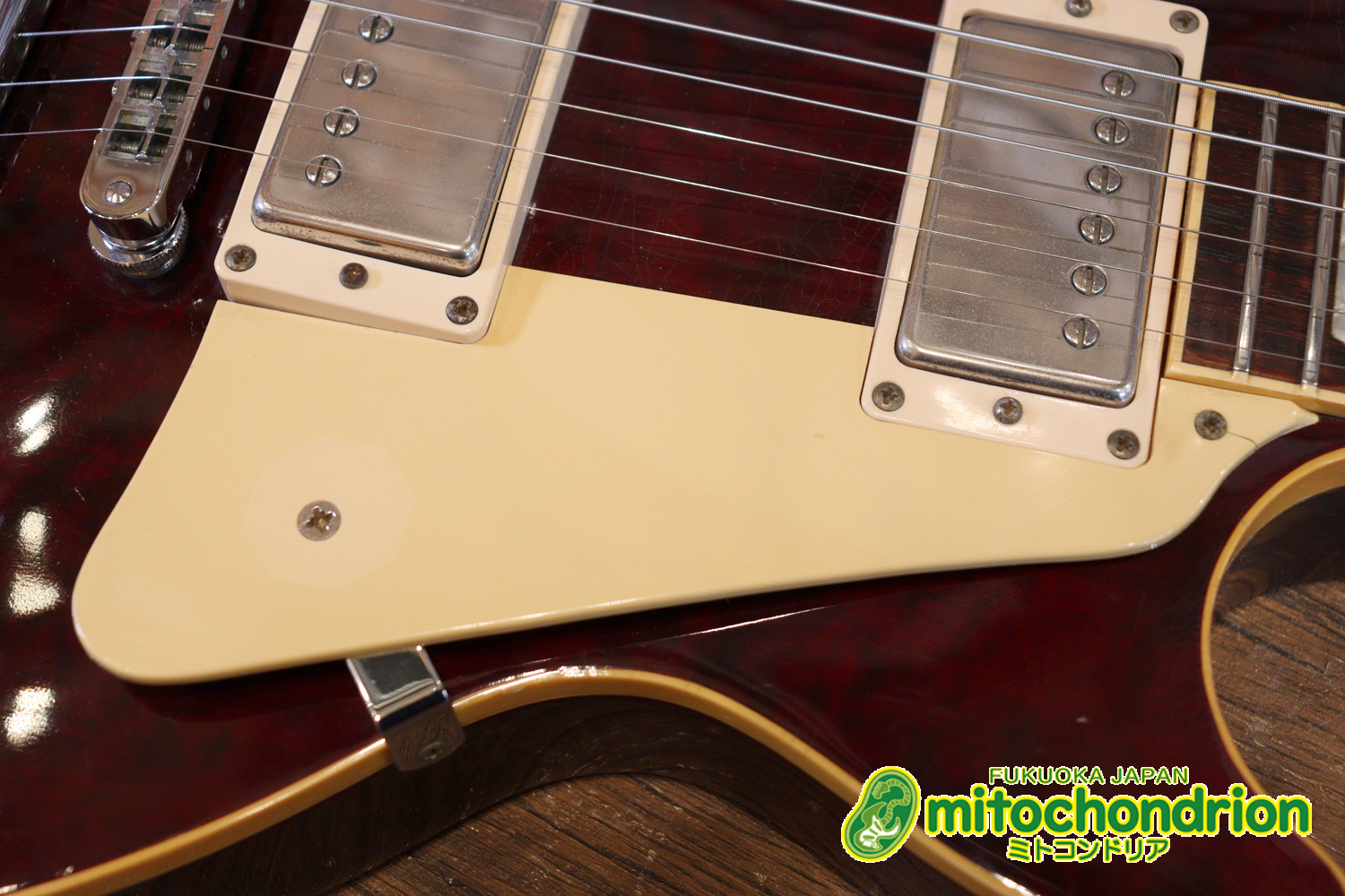 ボディートップがキルトメイプルっぽい木目のレスポールスタンダードです！