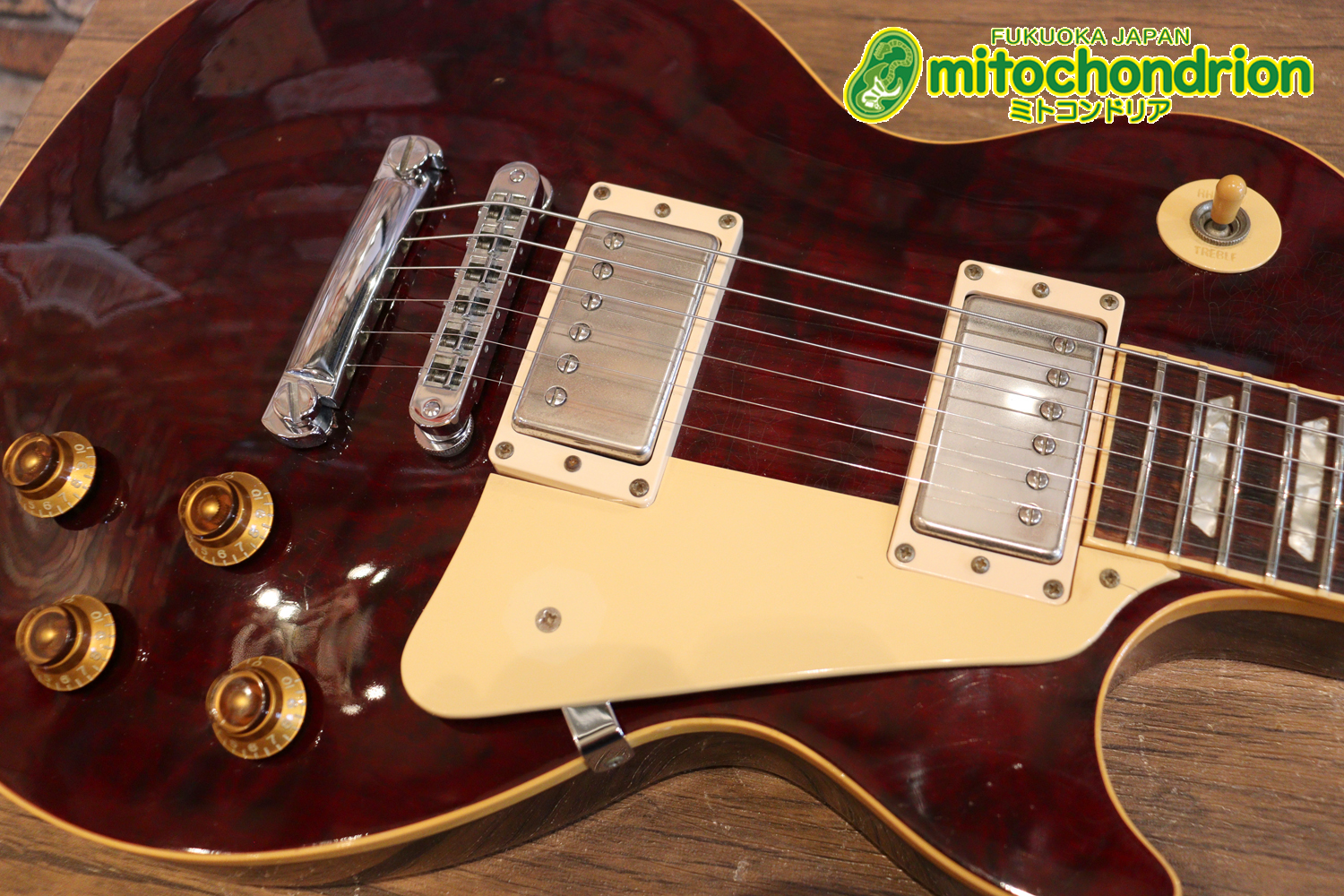 ボディートップがキルトメイプルっぽい木目のレスポールスタンダードです！
