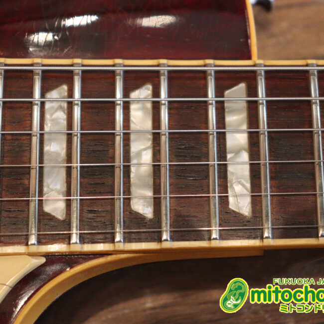 ボディートップがキルトメイプルっぽい木目のレスポールスタンダードです！