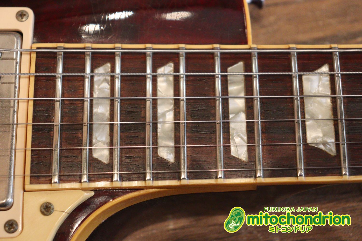 ボディートップがキルトメイプルっぽい木目のレスポールスタンダードです！