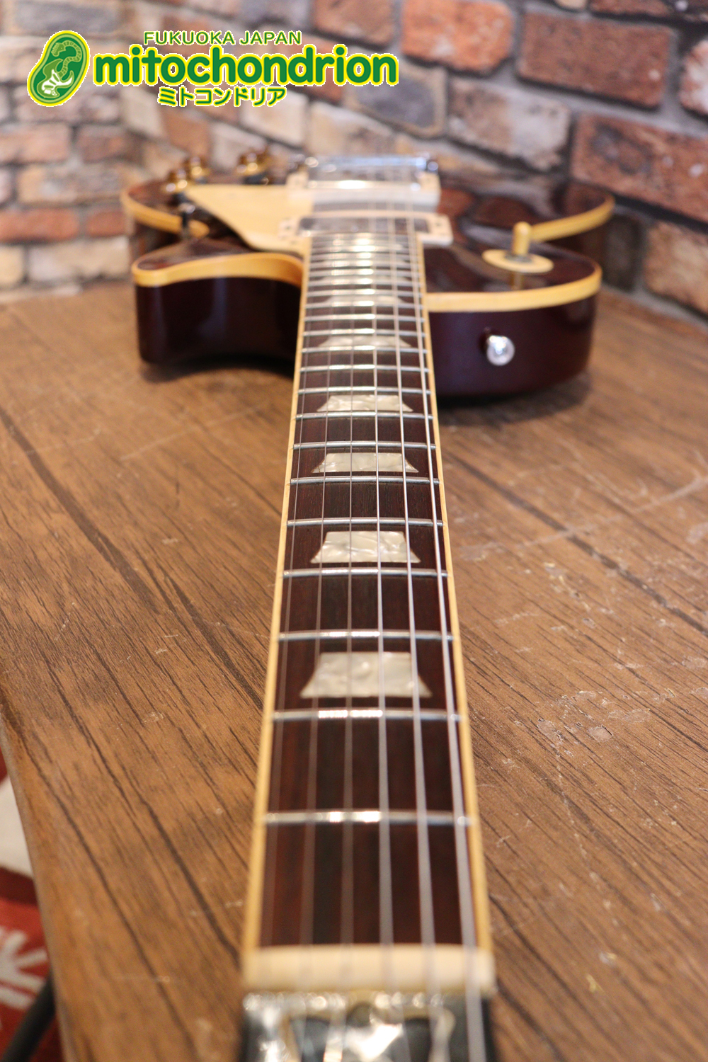 ボディートップがキルトメイプルっぽい木目のレスポールスタンダードです！