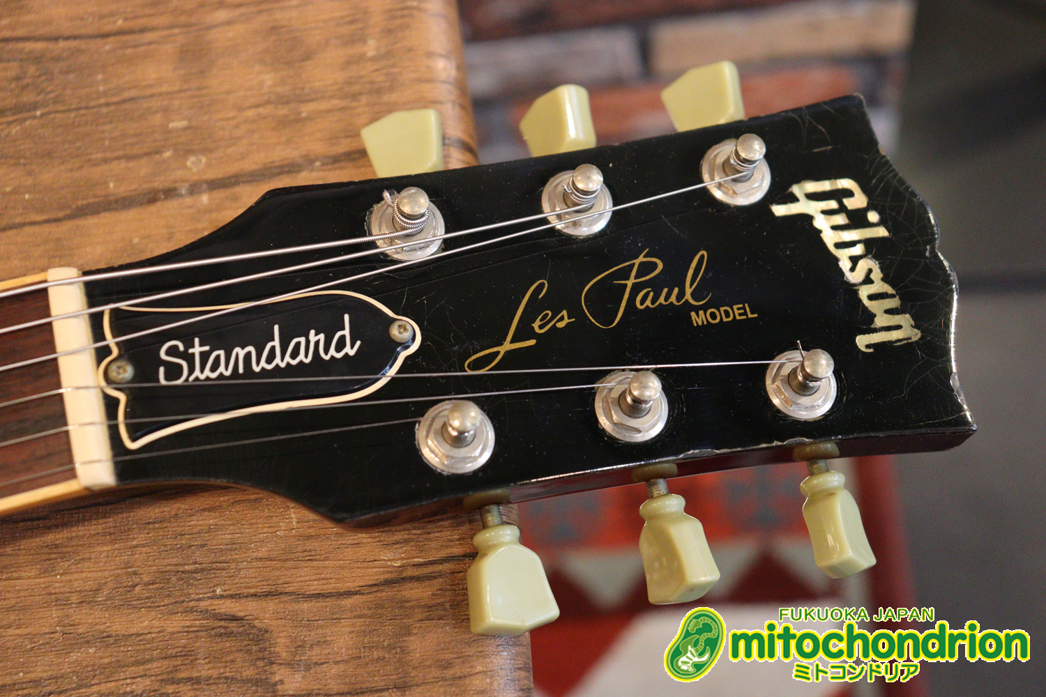 ボディートップがキルトメイプルっぽい木目のレスポールスタンダードです！