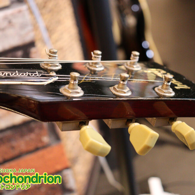 ボディートップがキルトメイプルっぽい木目のレスポールスタンダードです！