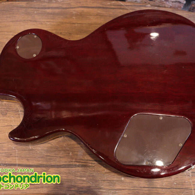 ボディートップがキルトメイプルっぽい木目のレスポールスタンダードです！