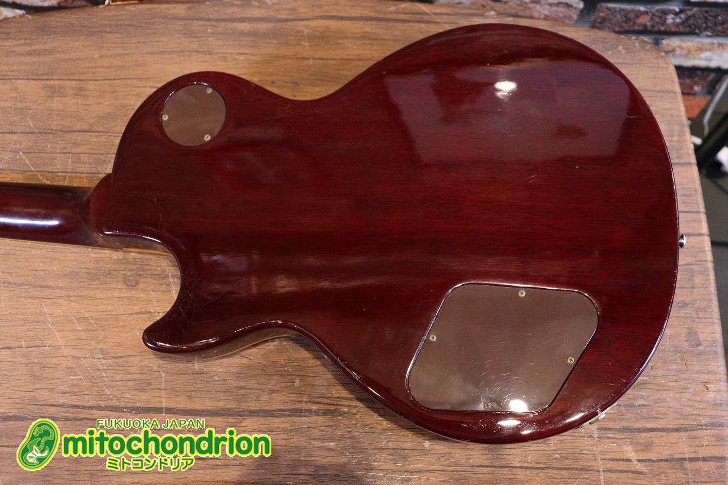 ボディートップがキルトメイプルっぽい木目のレスポールスタンダードです！