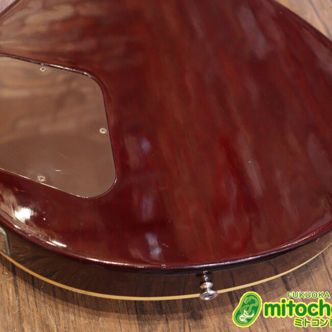 ボディートップがキルトメイプルっぽい木目のレスポールスタンダードです！