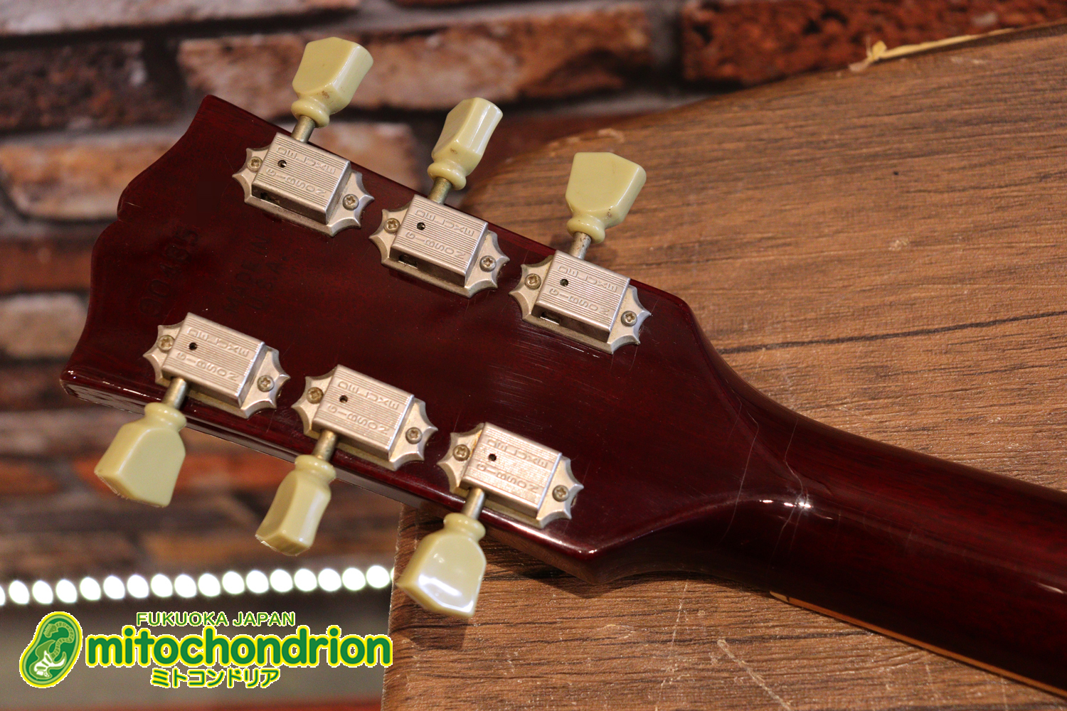 ボディートップがキルトメイプルっぽい木目のレスポールスタンダードです！