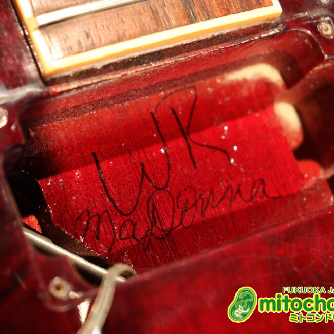 ボディートップがキルトメイプルっぽい木目のレスポールスタンダードです！