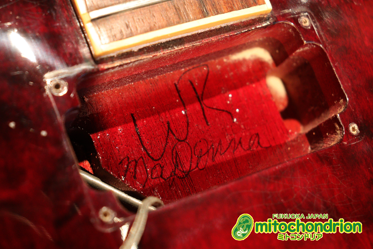 ボディートップがキルトメイプルっぽい木目のレスポールスタンダードです！