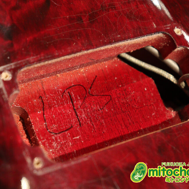 ボディートップがキルトメイプルっぽい木目のレスポールスタンダードです！