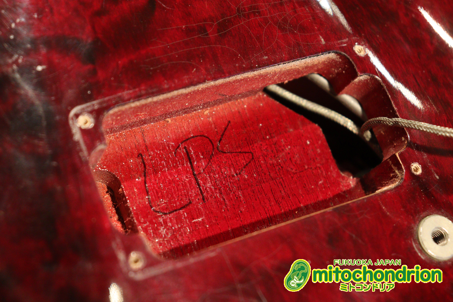 ボディートップがキルトメイプルっぽい木目のレスポールスタンダードです！