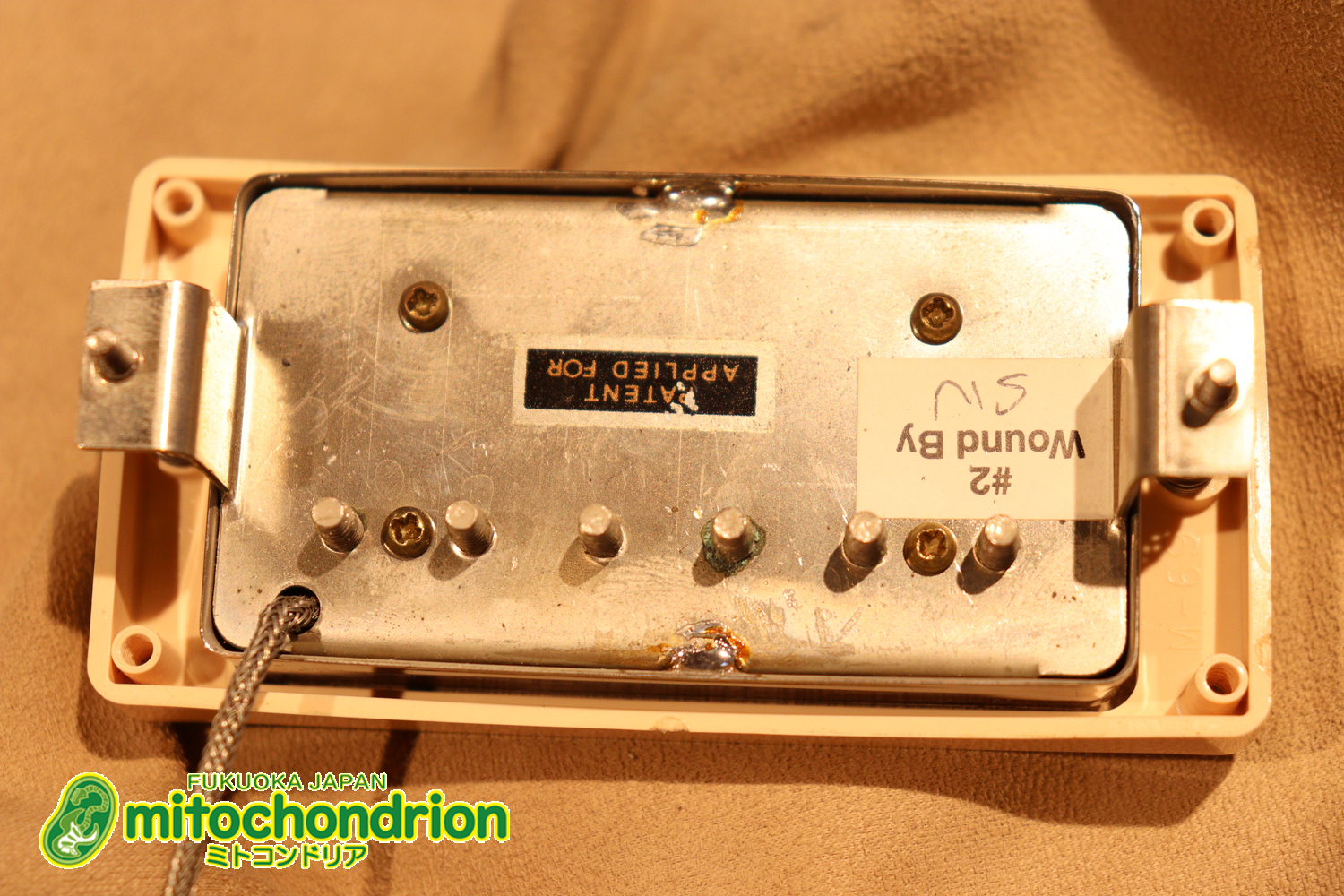 ボディートップがキルトメイプルっぽい木目のレスポールスタンダードです！