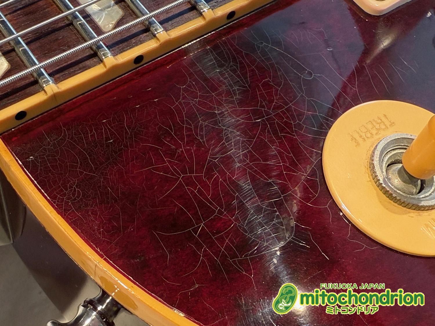 ボディートップがキルトメイプルっぽい木目のレスポールスタンダードです！