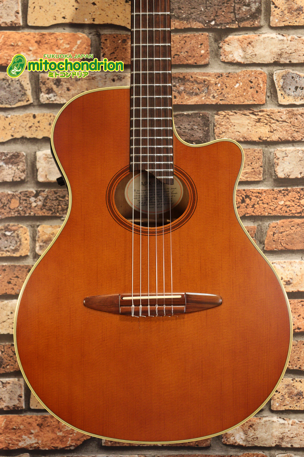 プリアンプから、回路が外されてしまっているのでパッシブピックアップ状態です。