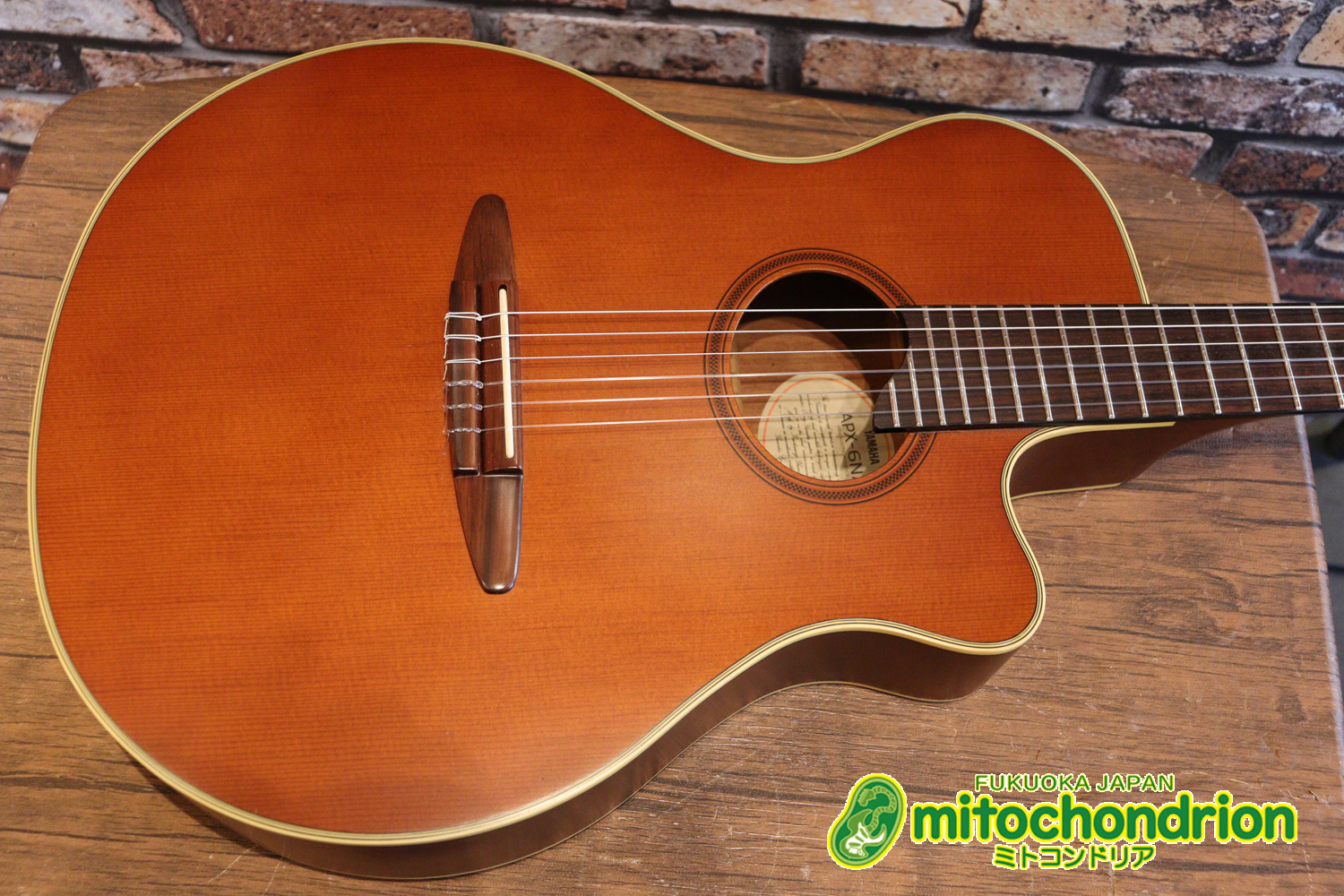 プリアンプから、回路が外されてしまっているのでパッシブピックアップ状態です。