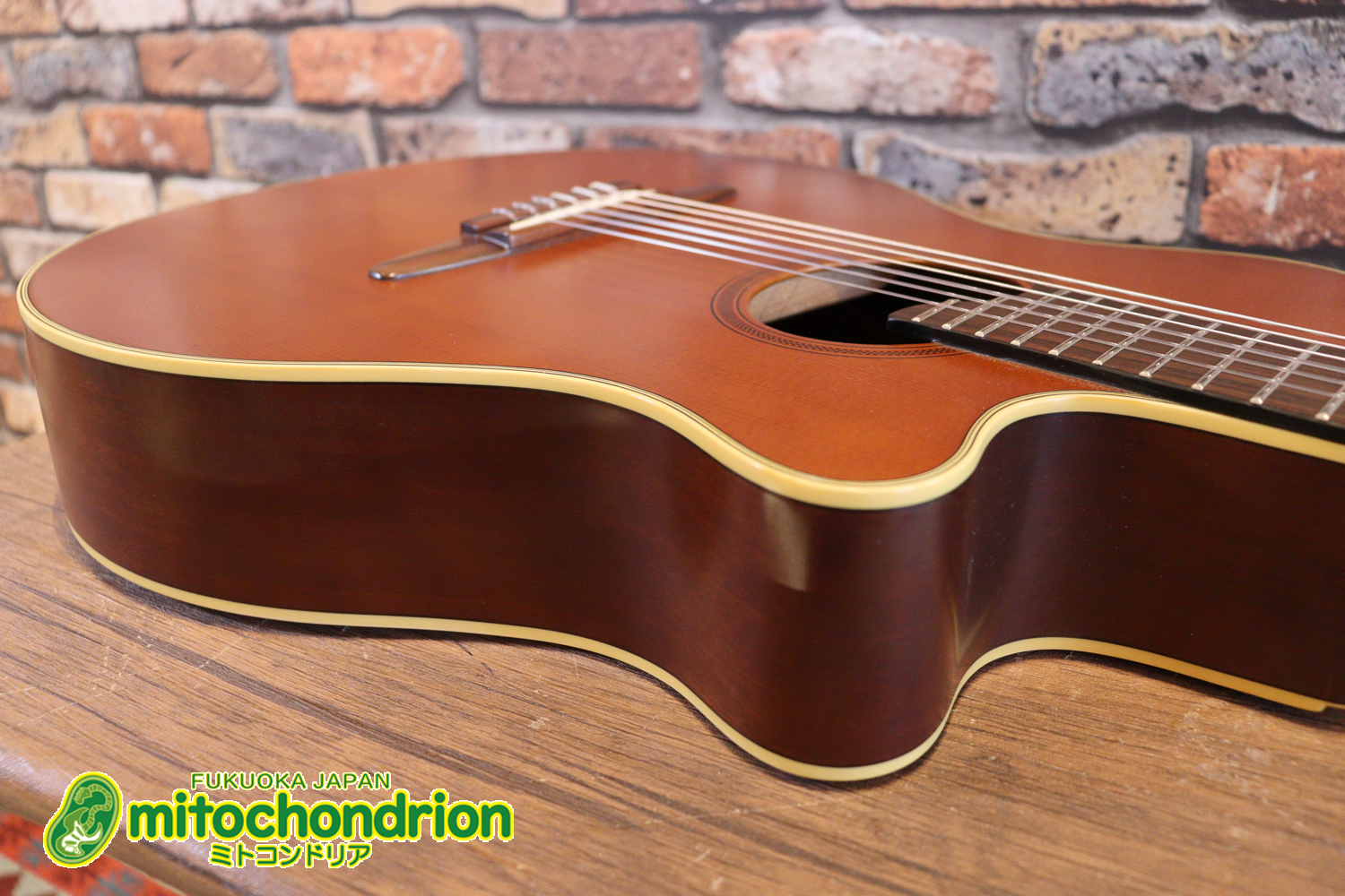 プリアンプから、回路が外されてしまっているのでパッシブピックアップ状態です。