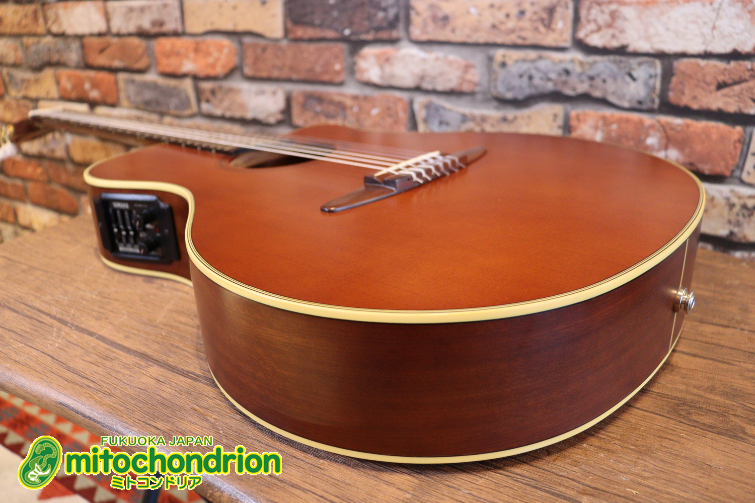 プリアンプから、回路が外されてしまっているのでパッシブピックアップ状態です。