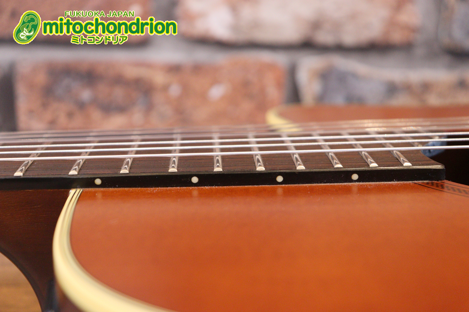 プリアンプから、回路が外されてしまっているのでパッシブピックアップ状態です。