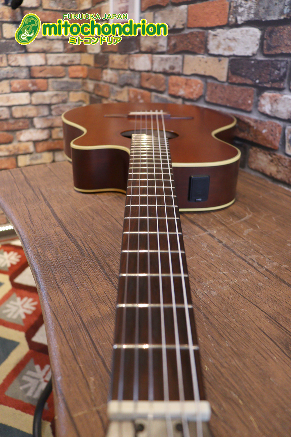 プリアンプから、回路が外されてしまっているのでパッシブピックアップ状態です。