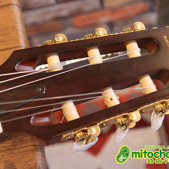 プリアンプから、回路が外されてしまっているのでパッシブピックアップ状態です。