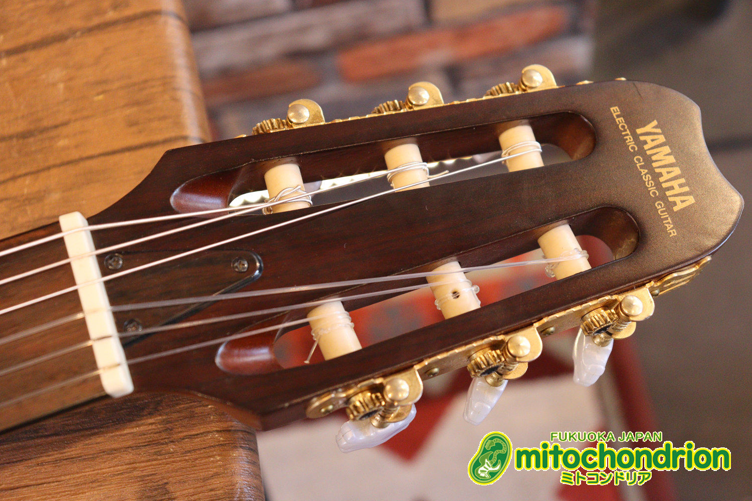 プリアンプから、回路が外されてしまっているのでパッシブピックアップ状態です。