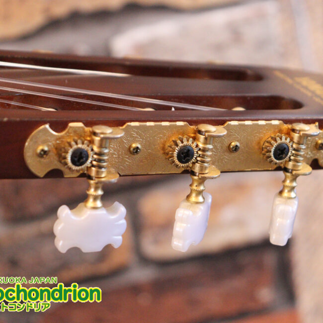 プリアンプから、回路が外されてしまっているのでパッシブピックアップ状態です。