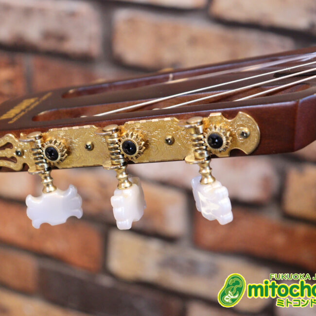 プリアンプから、回路が外されてしまっているのでパッシブピックアップ状態です。