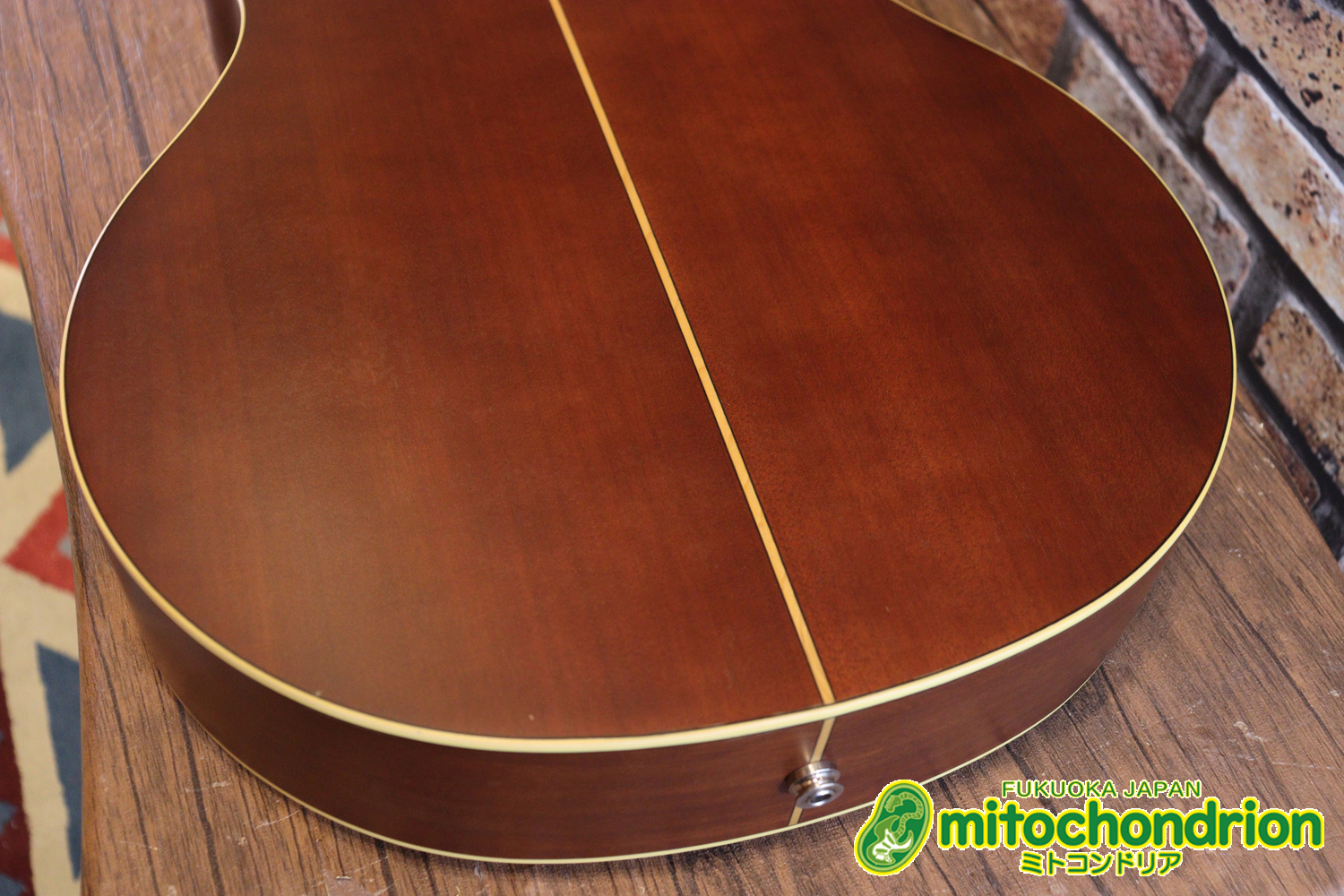 プリアンプから、回路が外されてしまっているのでパッシブピックアップ状態です。