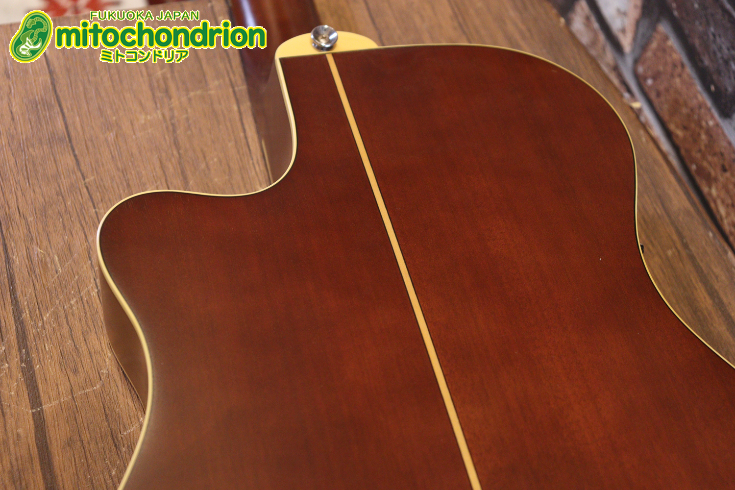 プリアンプから、回路が外されてしまっているのでパッシブピックアップ状態です。