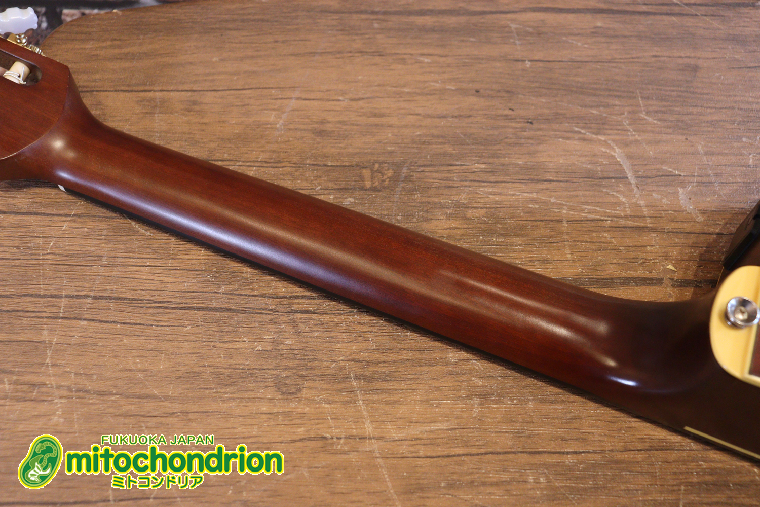 プリアンプから、回路が外されてしまっているのでパッシブピックアップ状態です。