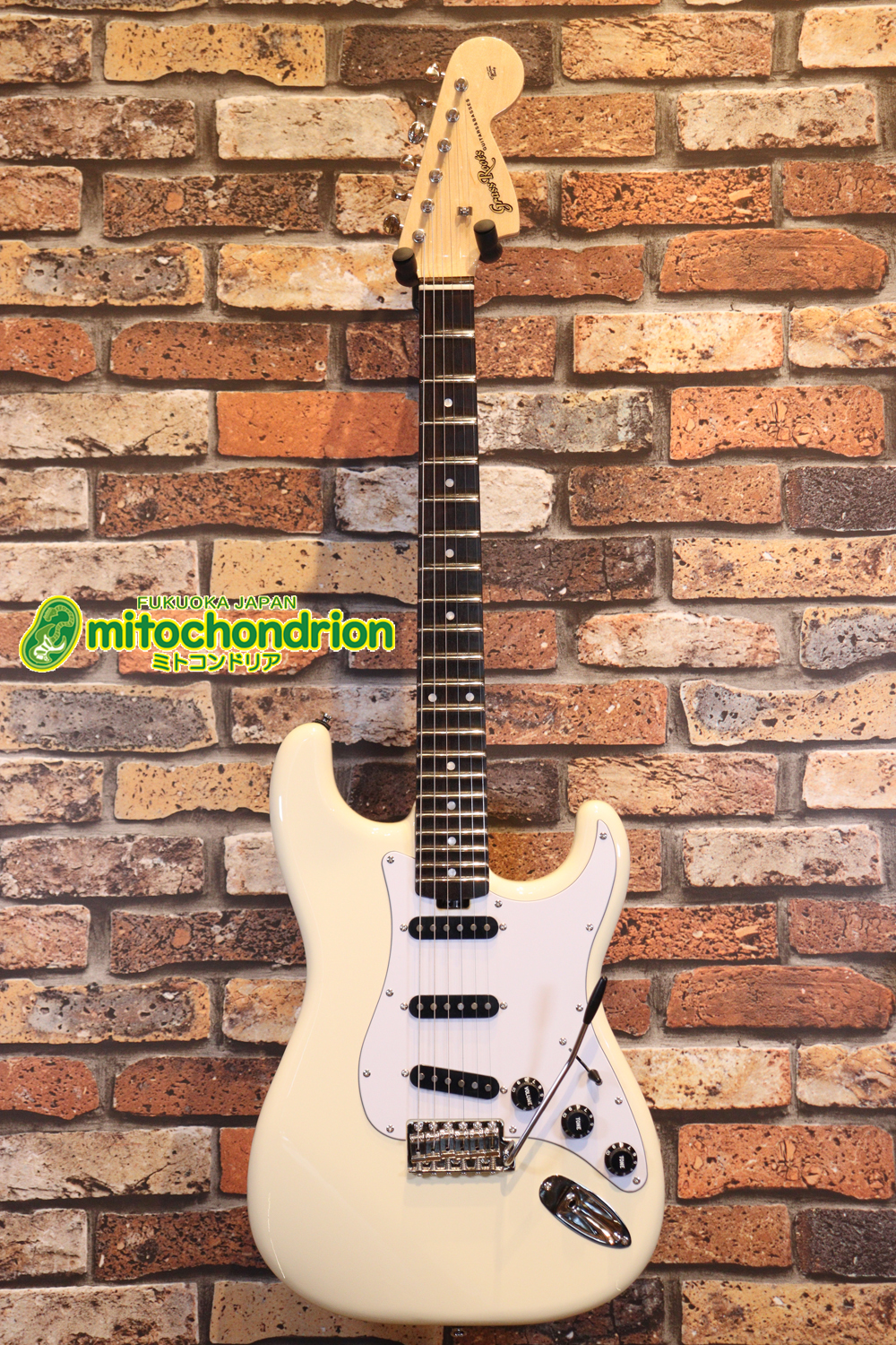 ローズ指板のスキャロップ仕様！ブラックパーツにモディファイ済です。２