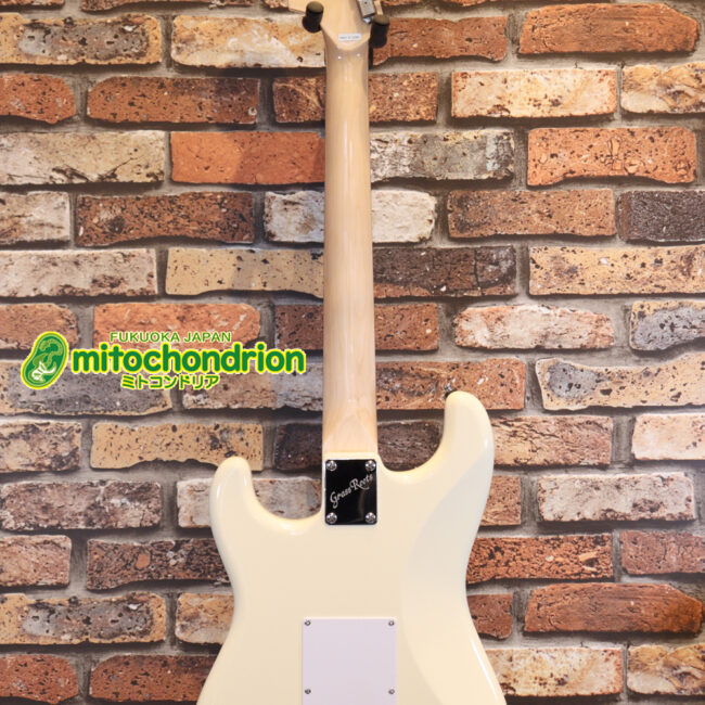 ローズ指板のスキャロップ仕様！ブラックパーツにモディファイ済です。２