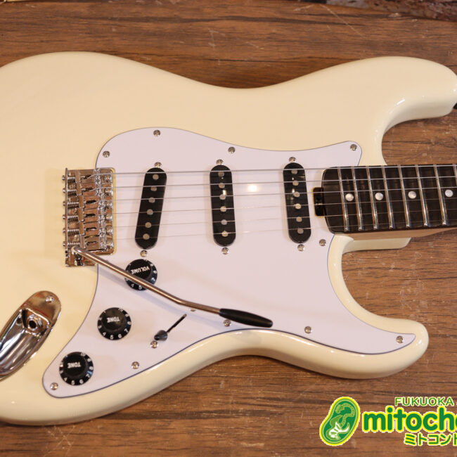 ローズ指板のスキャロップ仕様！ブラックパーツにモディファイ済です。２