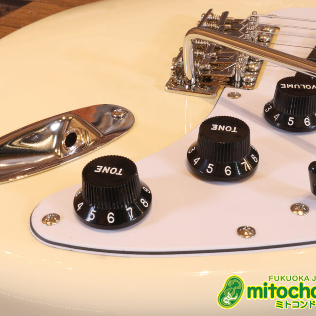 ローズ指板のスキャロップ仕様！ブラックパーツにモディファイ済です。２