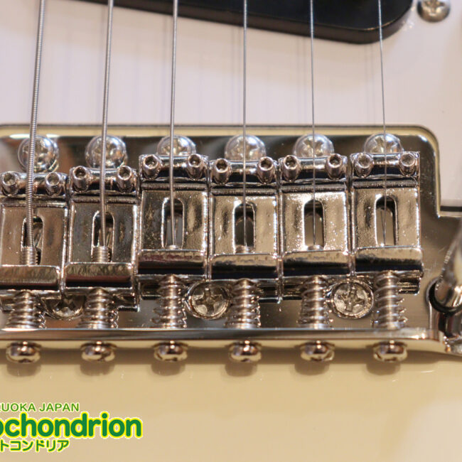 ローズ指板のスキャロップ仕様！ブラックパーツにモディファイ済です。２