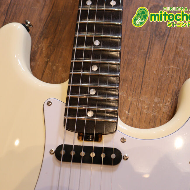 ローズ指板のスキャロップ仕様！ブラックパーツにモディファイ済です。２