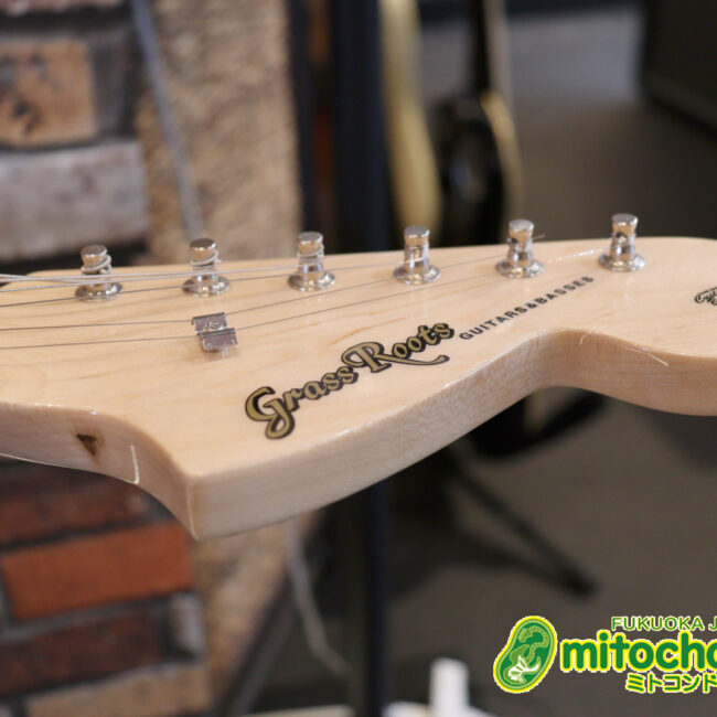 ローズ指板のスキャロップ仕様！ブラックパーツにモディファイ済です。２